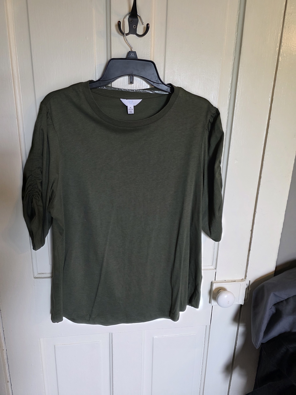Time and Tru Olive Short Sleeve Crewneck Ruched Sleeve XL